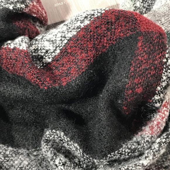 DAVID AND YOUNG Black Plaid Square Scarf  Stylish & Cozy  NWT - Picture 5 of 12